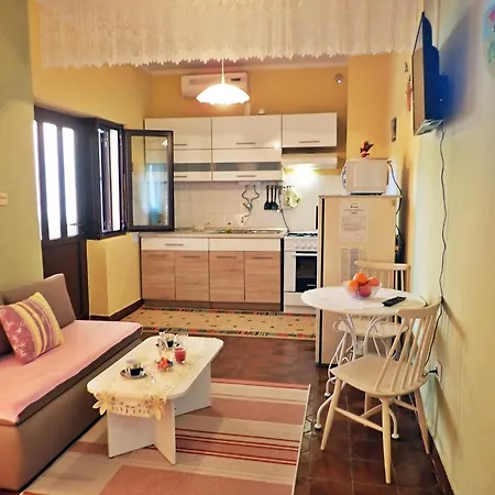 Sunset Apartment *